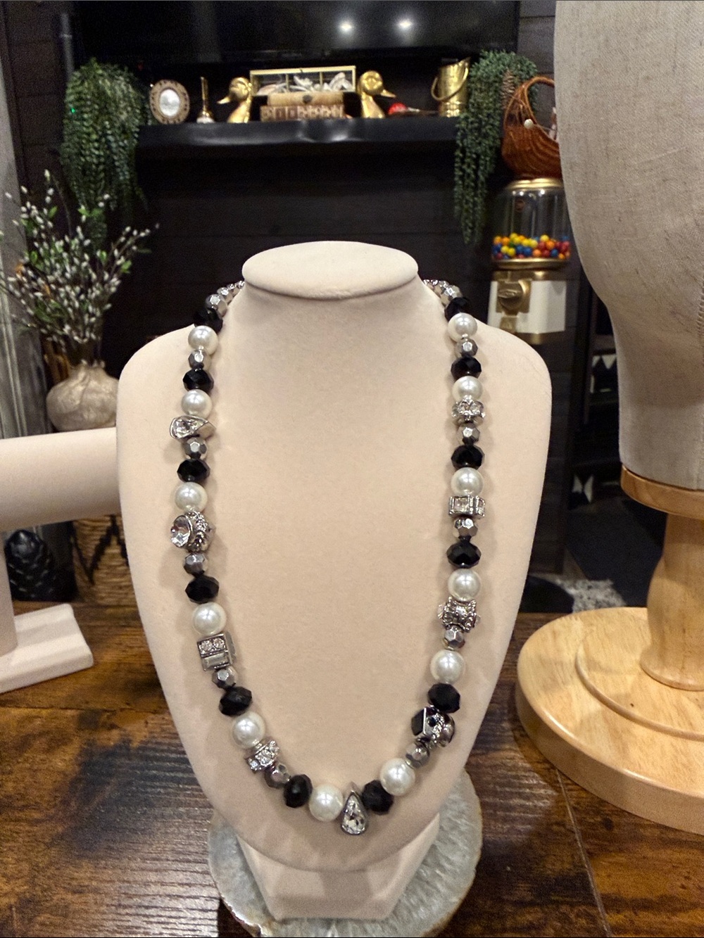 Black and White Pearl & Crystal Bead Necklace